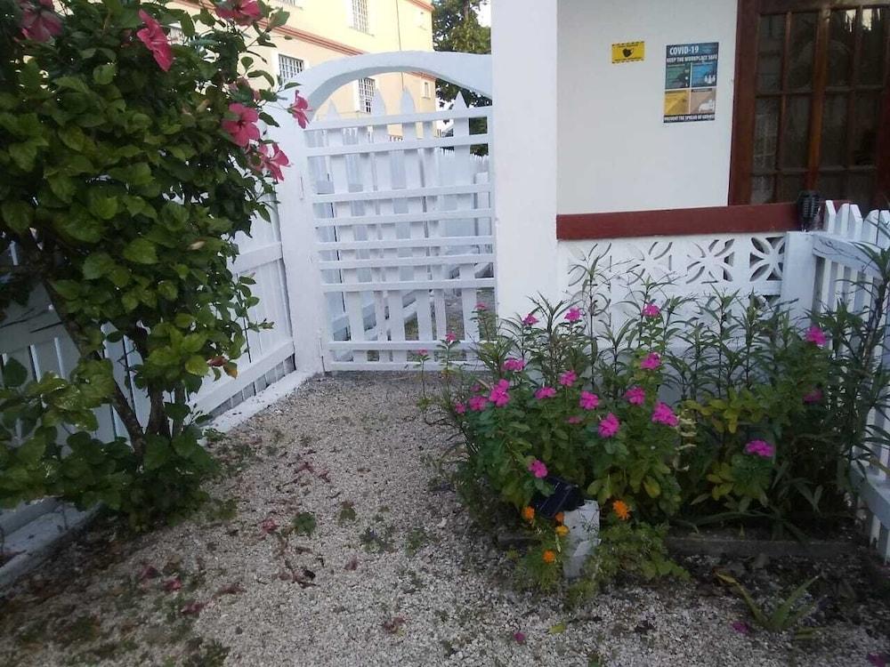 Coningsby Inn Белиз-Сити Экстерьер фото