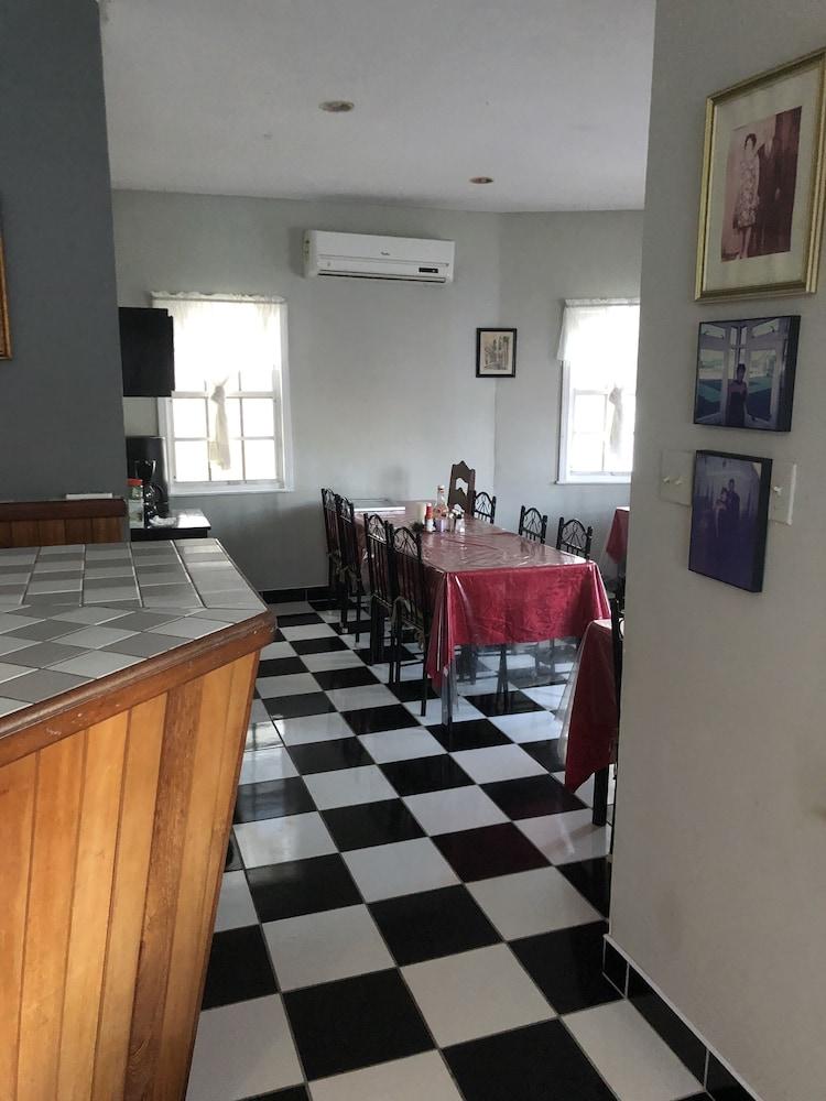 Coningsby Inn Белиз-Сити Экстерьер фото